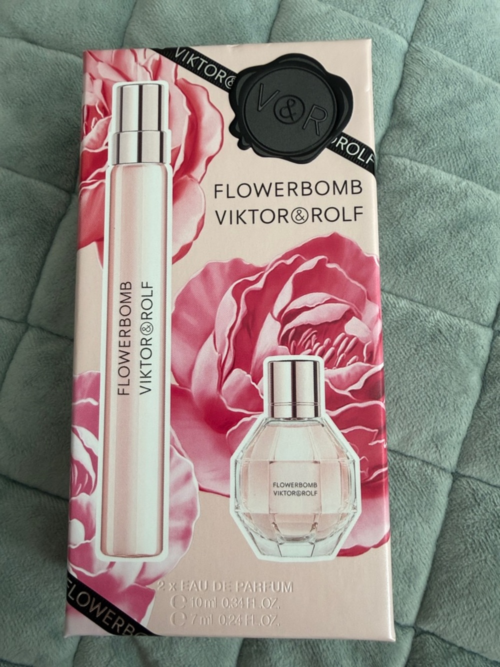 Viktor & Rolf Flowerbomb Eau de Parfum Gift Set - Pink Floral Packaging